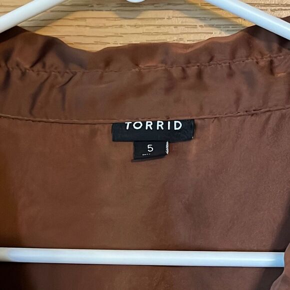 Torrid Madison Copper Brown Satin Button-Up Long Sleeve Shirt 5X - Picture 4 of 7